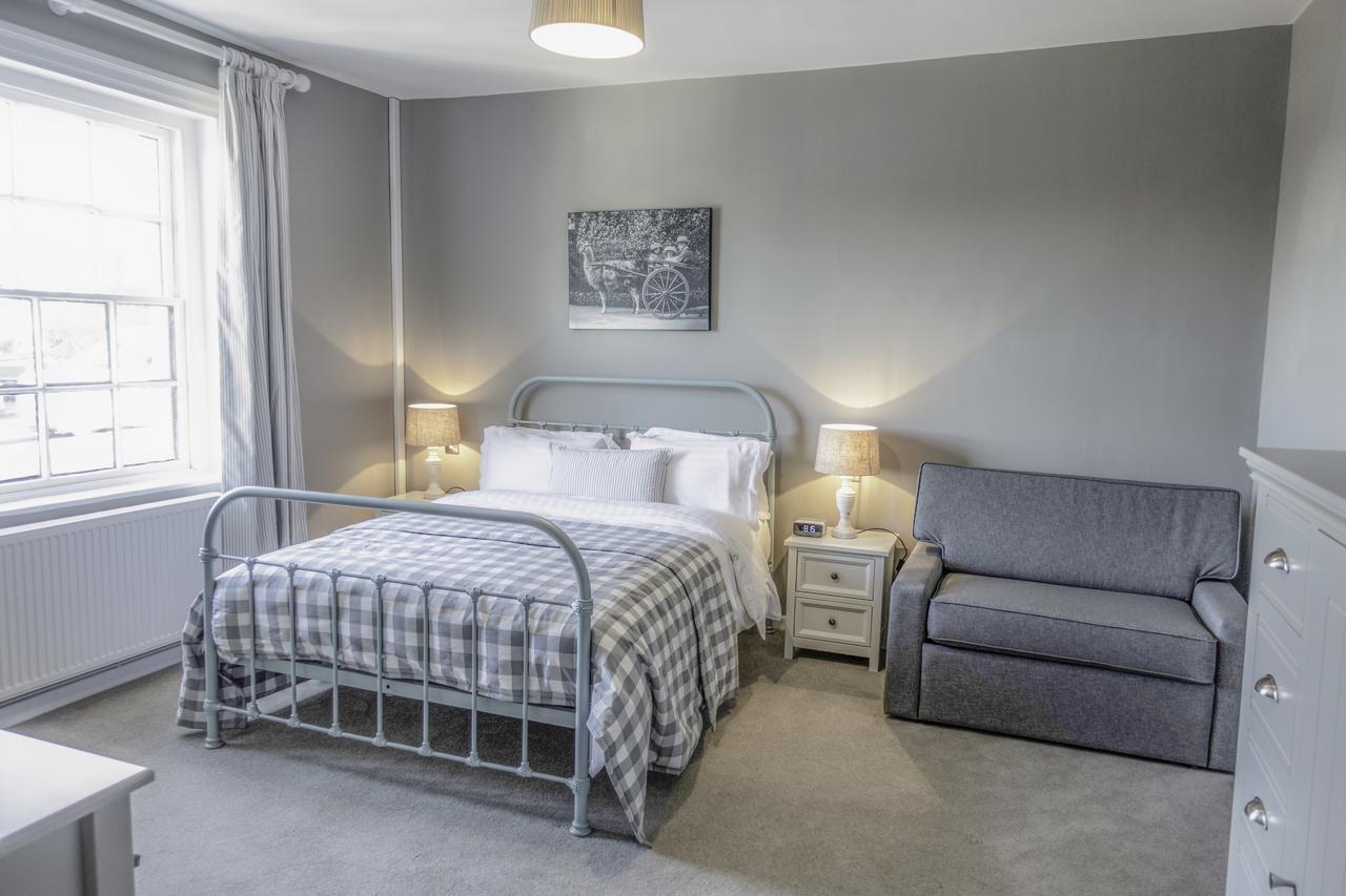 スタッフォード The Saracens Head Bed & Breakfast エクステリア 写真