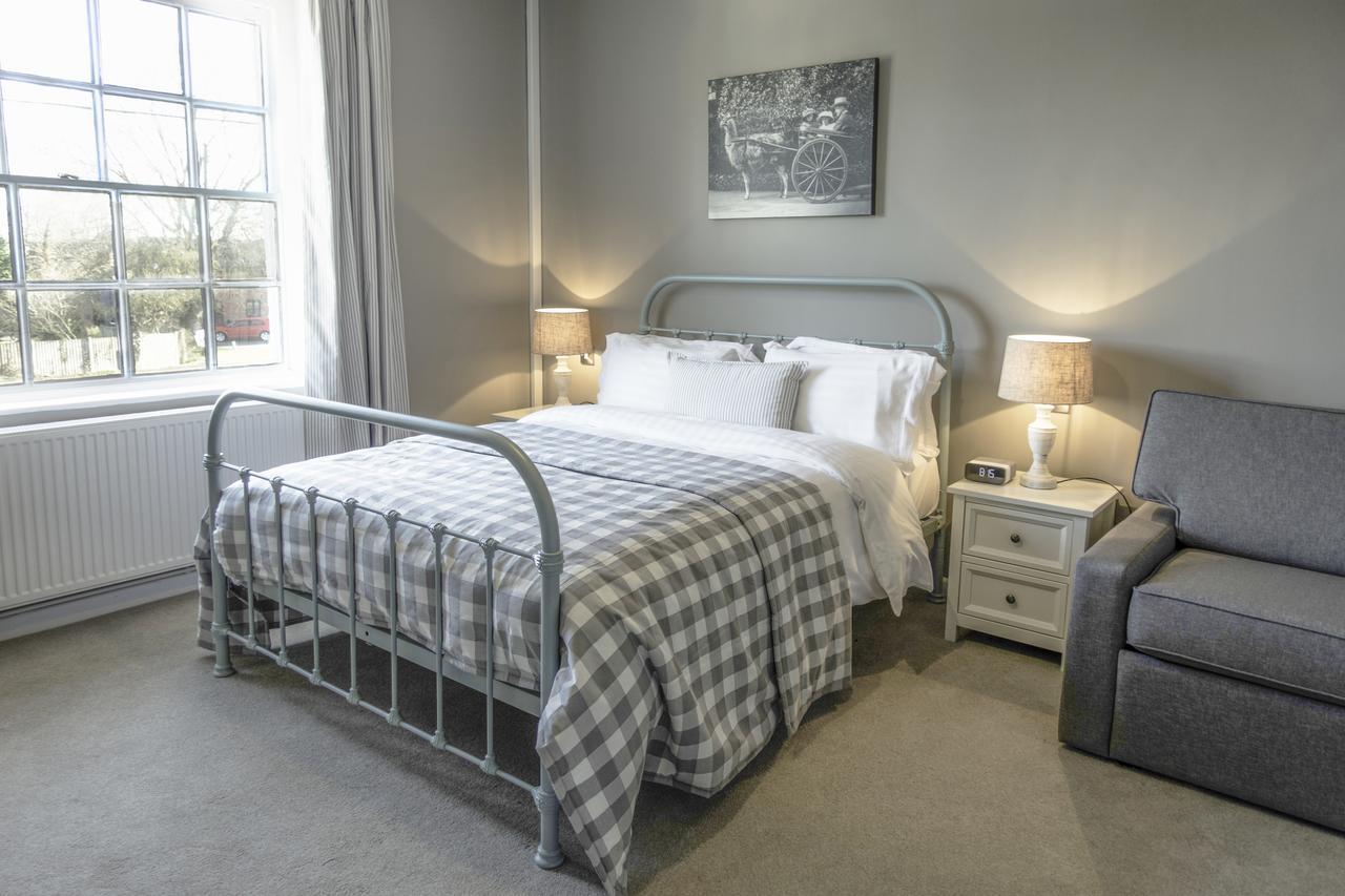スタッフォード The Saracens Head Bed & Breakfast エクステリア 写真