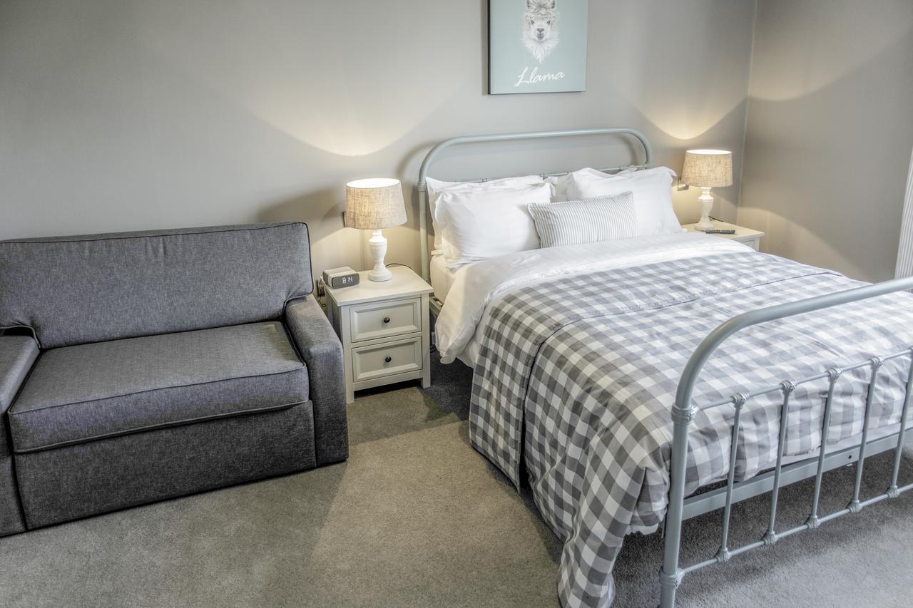 スタッフォード The Saracens Head Bed & Breakfast エクステリア 写真