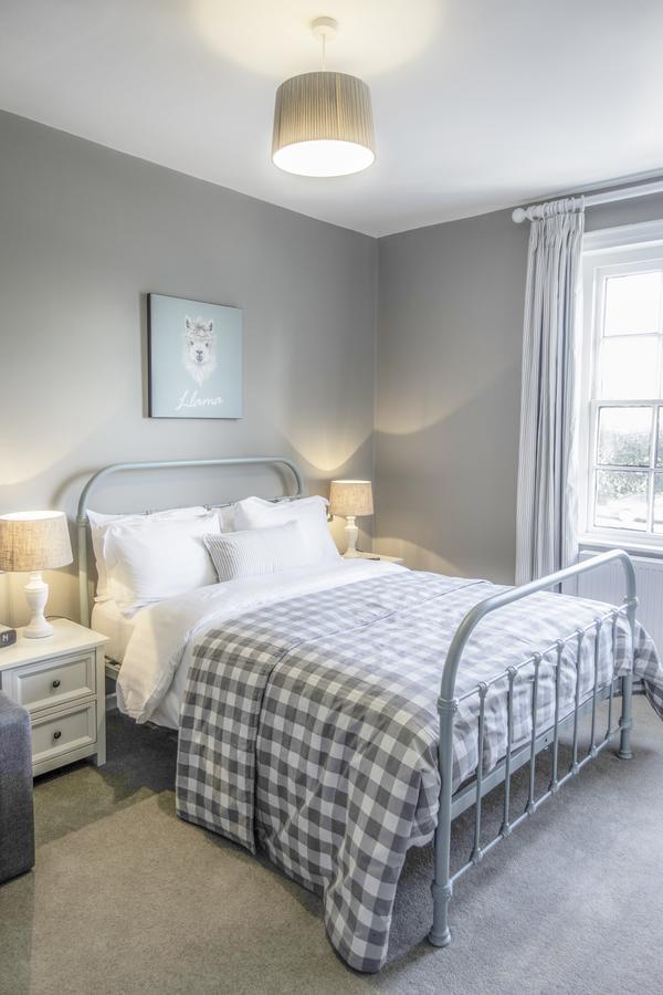 スタッフォード The Saracens Head Bed & Breakfast エクステリア 写真